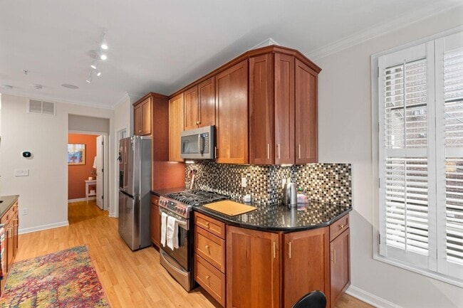 Building Photo - 1008 Portland Ave