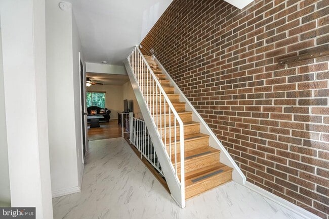 Building Photo - 4908 Sauquoit Ln