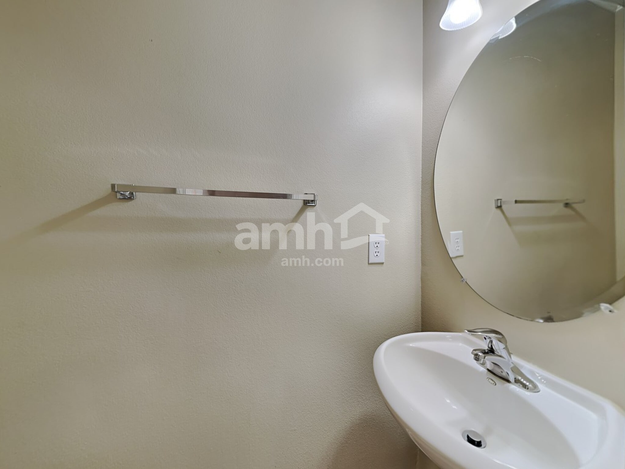 Building Photo - 152 Town Park Dr