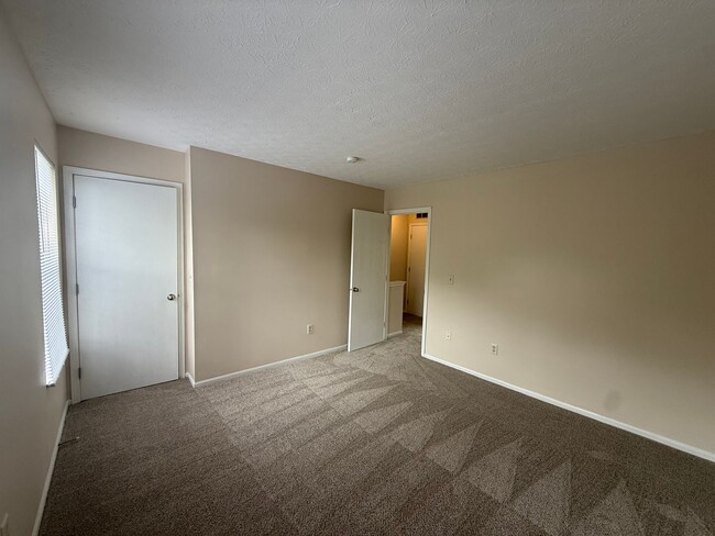 Building Photo - 5931 Shadow Lake Cir