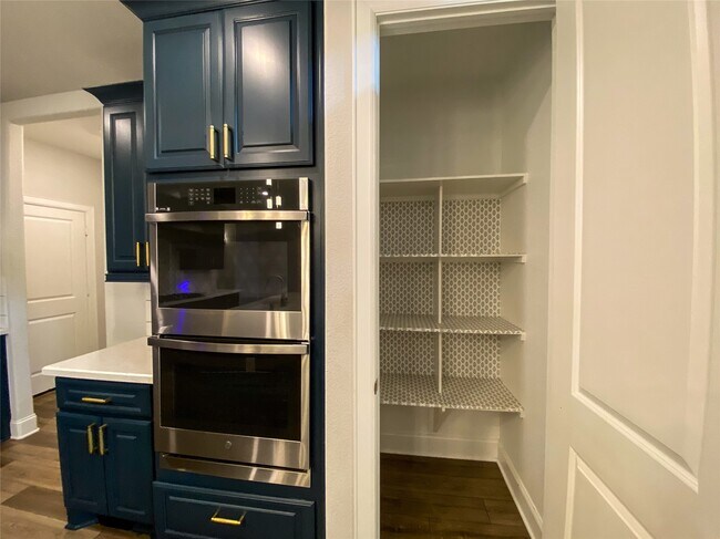 Building Photo - 10011 Serenity Grv Dr