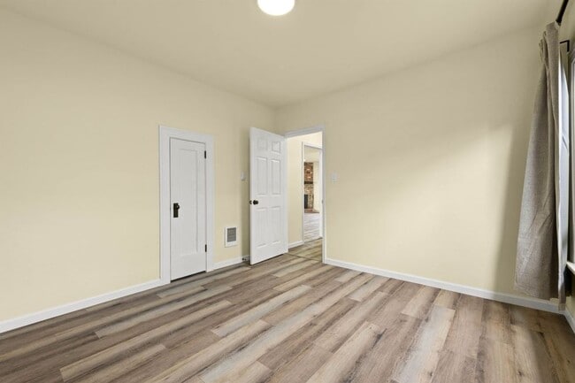 Building Photo - 419 N Alder St