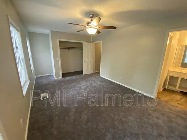 Building Photo - 33 Chestnut Ferry Rd