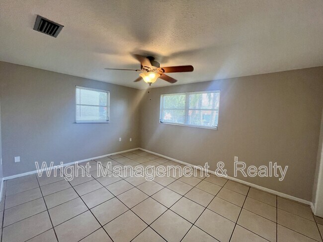 Building Photo - 5033 Farley Dr