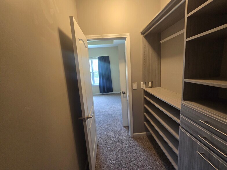 Building Photo - 173 Blackpool Dr