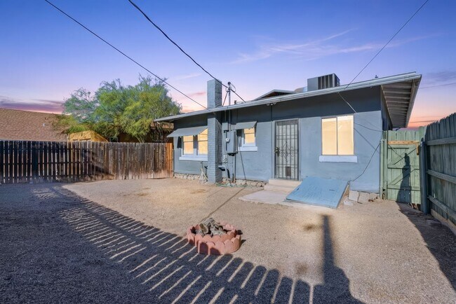 Building Photo - 420 E Speedway Blvd