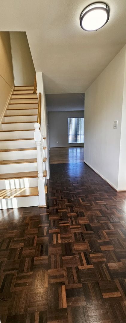 Building Photo - Beautiful 5BR/4BA Home with Large Yard & P...