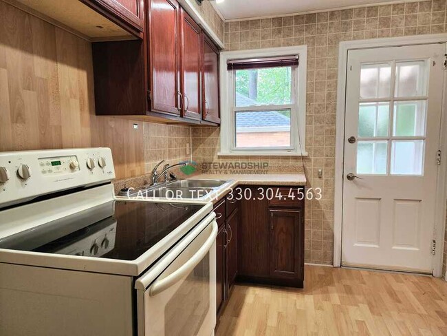 Building Photo - 2131 Dennison Pl NW