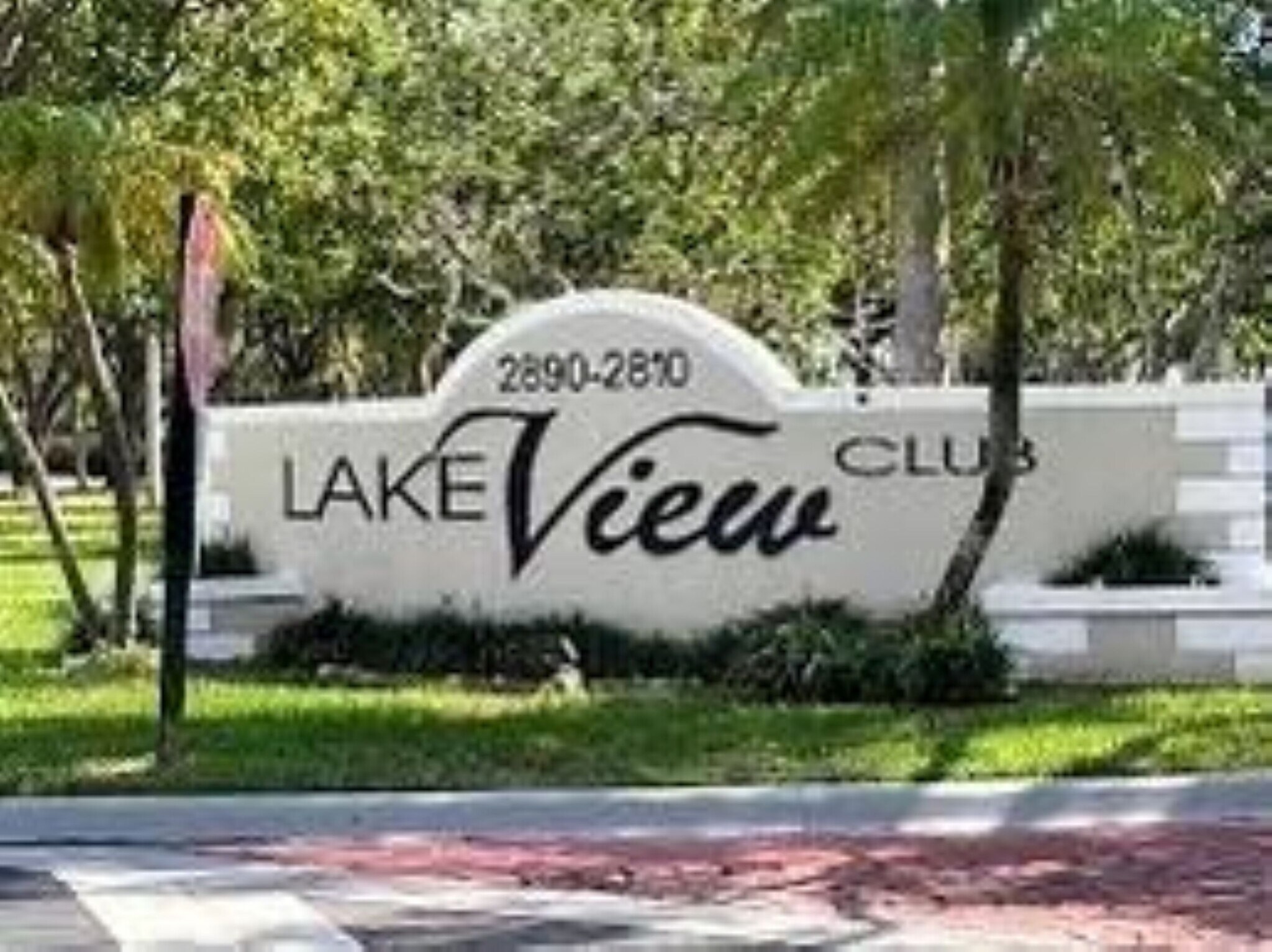 Building Photo - 2803 N Oakland Forest Dr