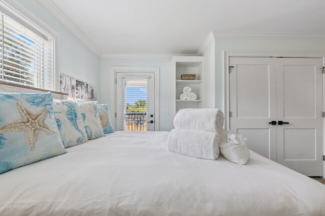 Building Photo - 405 Massalina Dr