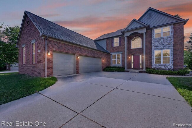 Building Photo - 699 Bay Pointe Dr