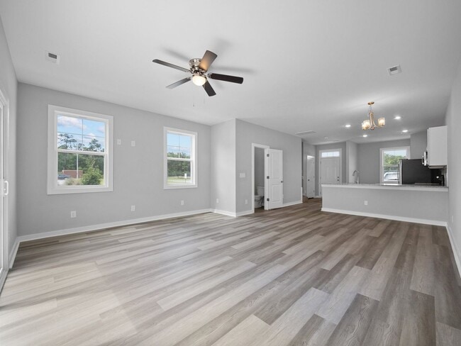 Building Photo - Large 3 story townhome near beach with community POOL and GYM!