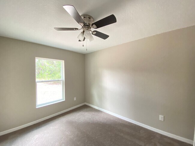 Building Photo - 4490 SW 150th Pl