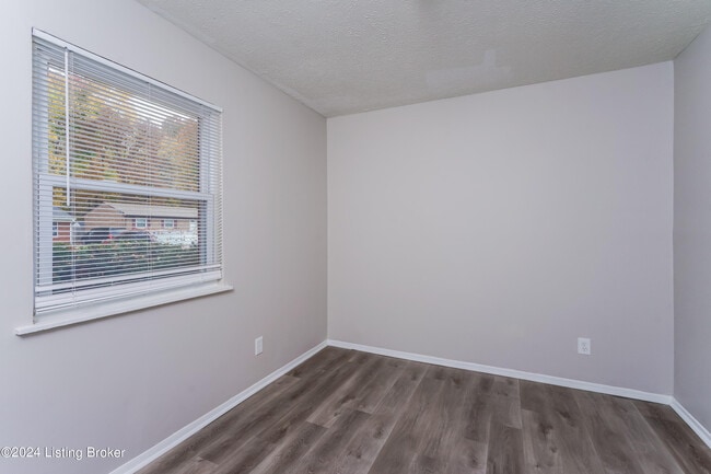 Building Photo - 8903 Willowcreek Dr