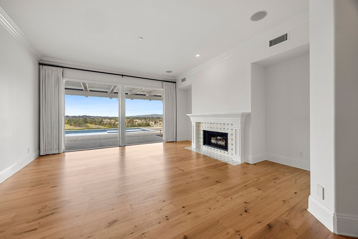 Building Photo - 2309 Skyline