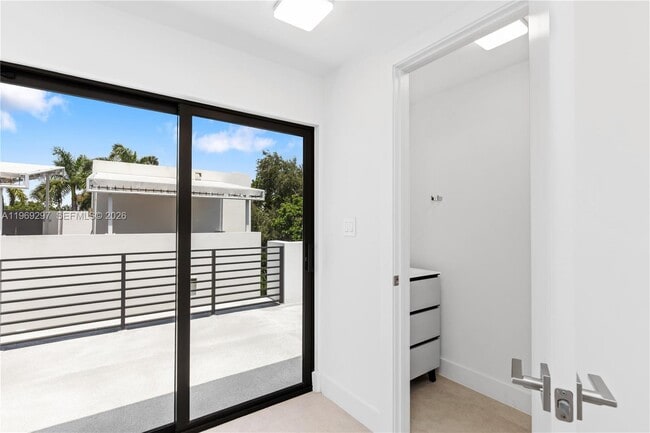 Building Photo - 3047 Elizabeth St