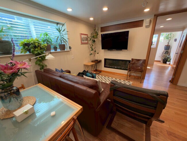 Building Photo - 3148 College Ave