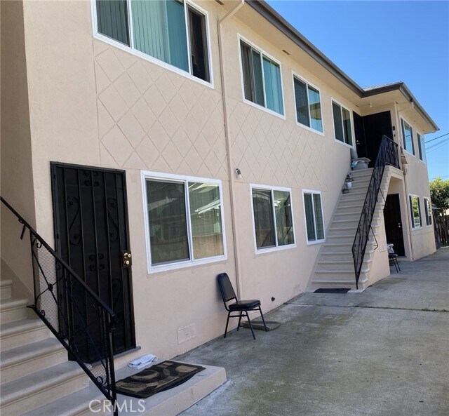 Building Photo - 1131 N Kenmore Ave