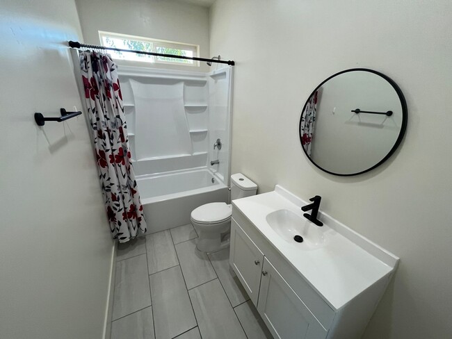 Building Photo - 449 Tognazzini Ave