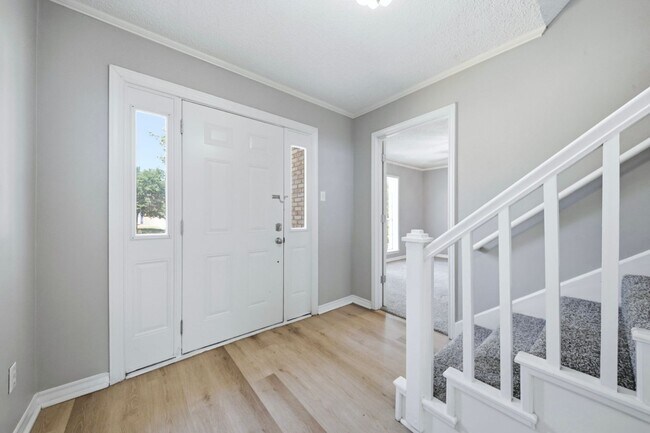 Building Photo - 2508 Memorial Dr