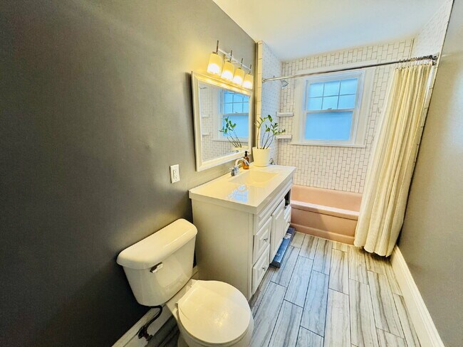 Building Photo - "Spacious 6-Bedroom Gem with Gleaming New Hardwood Floors in Minneapolis!"