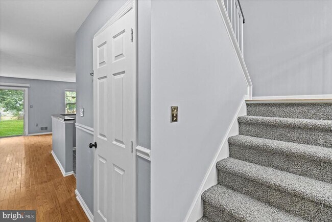 Building Photo - 28 Fawn Ct