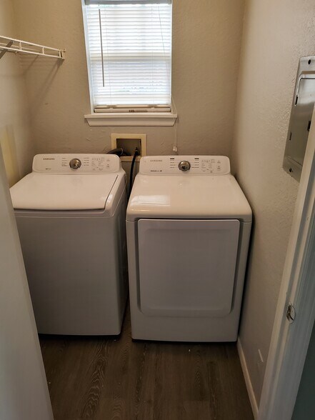 Building Photo - 4105 Tropical Isle Blvd