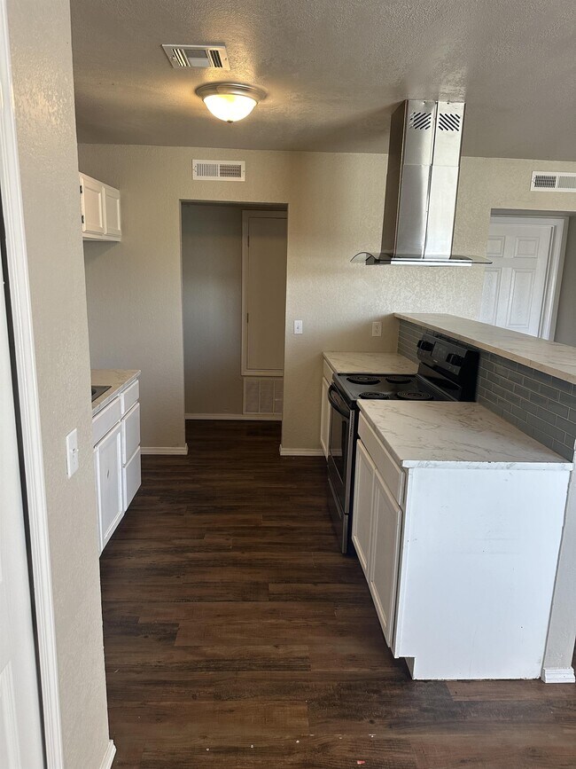 Building Photo - 632 Ramblin Oaks Dr