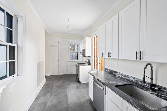 Building Photo - 203 Store Hill Rd