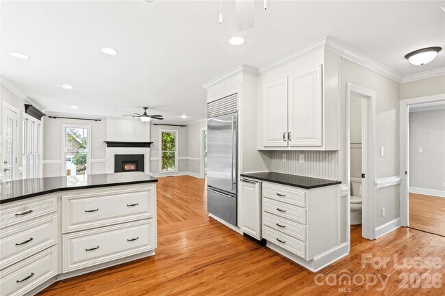 Building Photo - 9033 Pennyhill Dr