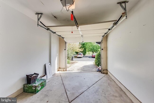 Building Photo - 5294 Jule Star Dr