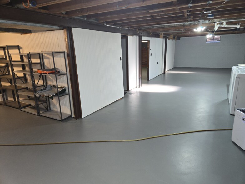 Building Photo - 6100 W Washington St