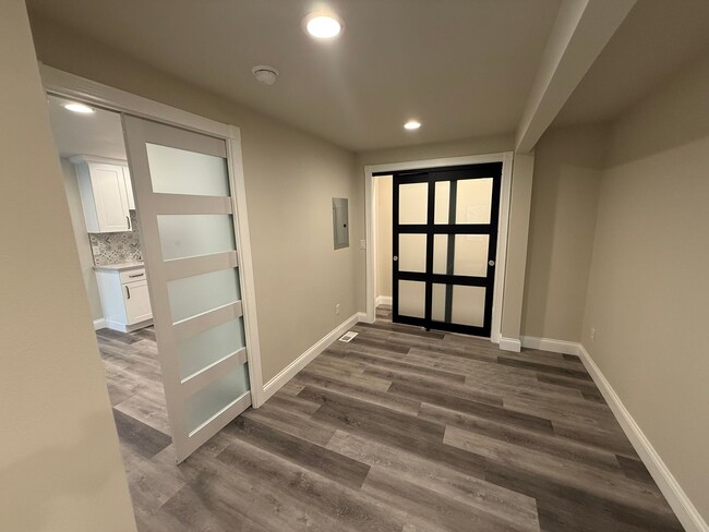 Building Photo - Brand New Apartment in Mukilteo with Parti...