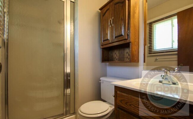Building Photo - Discover a spacious 3Bd/2.5Ba home
