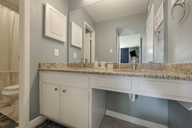 Building Photo - 12500 Melville Dr