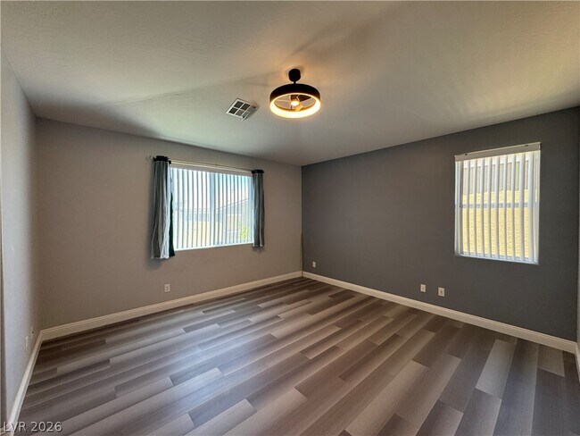 Building Photo - 5027 Breaking Dawn Ct