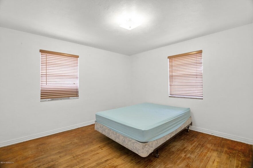 BEDROOM 2 - 4056 Jammes Rd