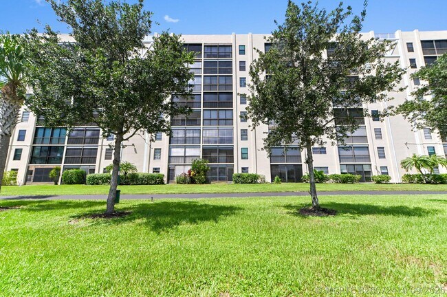 Building Photo - 7260 Kinghurst Dr