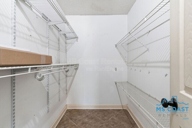 Building Photo - 2717 Honduras Dr