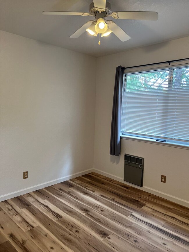 Building Photo - Three Bedroom Pioneer Home