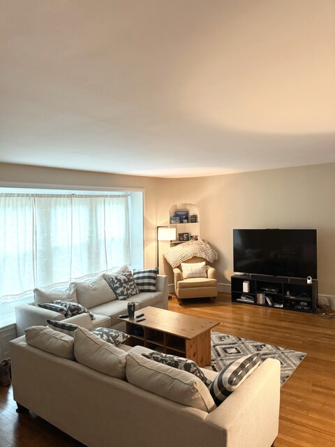 Livingroom - 638 Taylor Ave