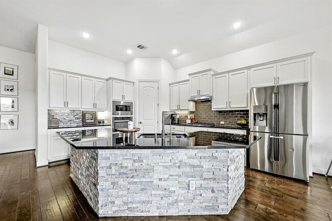 Building Photo - 109 Hedgerow Ln