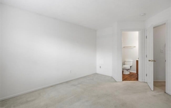 Building Photo - 682 Windbrook Cir