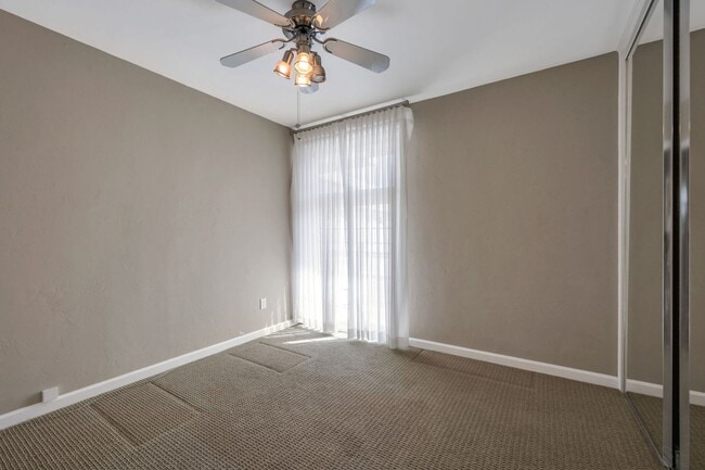 Building Photo - CHARMING 3-BED 2-BATH NEAR THE BAY WITH SPECTACULAR CANYON VIEW