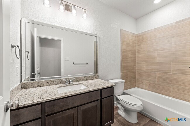 Building Photo - 1110 Zora Dr