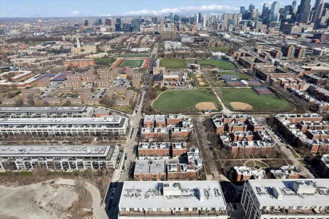 Building Photo - 943 W College Pkwy