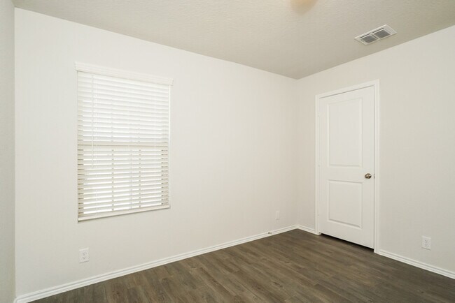 Building Photo - 2303 Applewhite Mdw