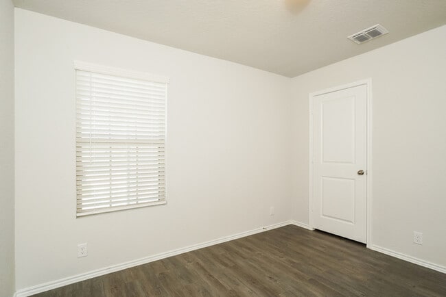 Building Photo - 2358 Dry Moss Way