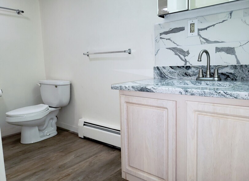 Bathroom - 86 Beacon St