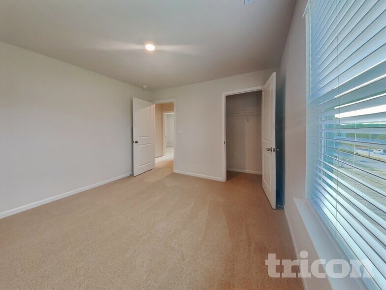 Building Photo - 160 Global Ave